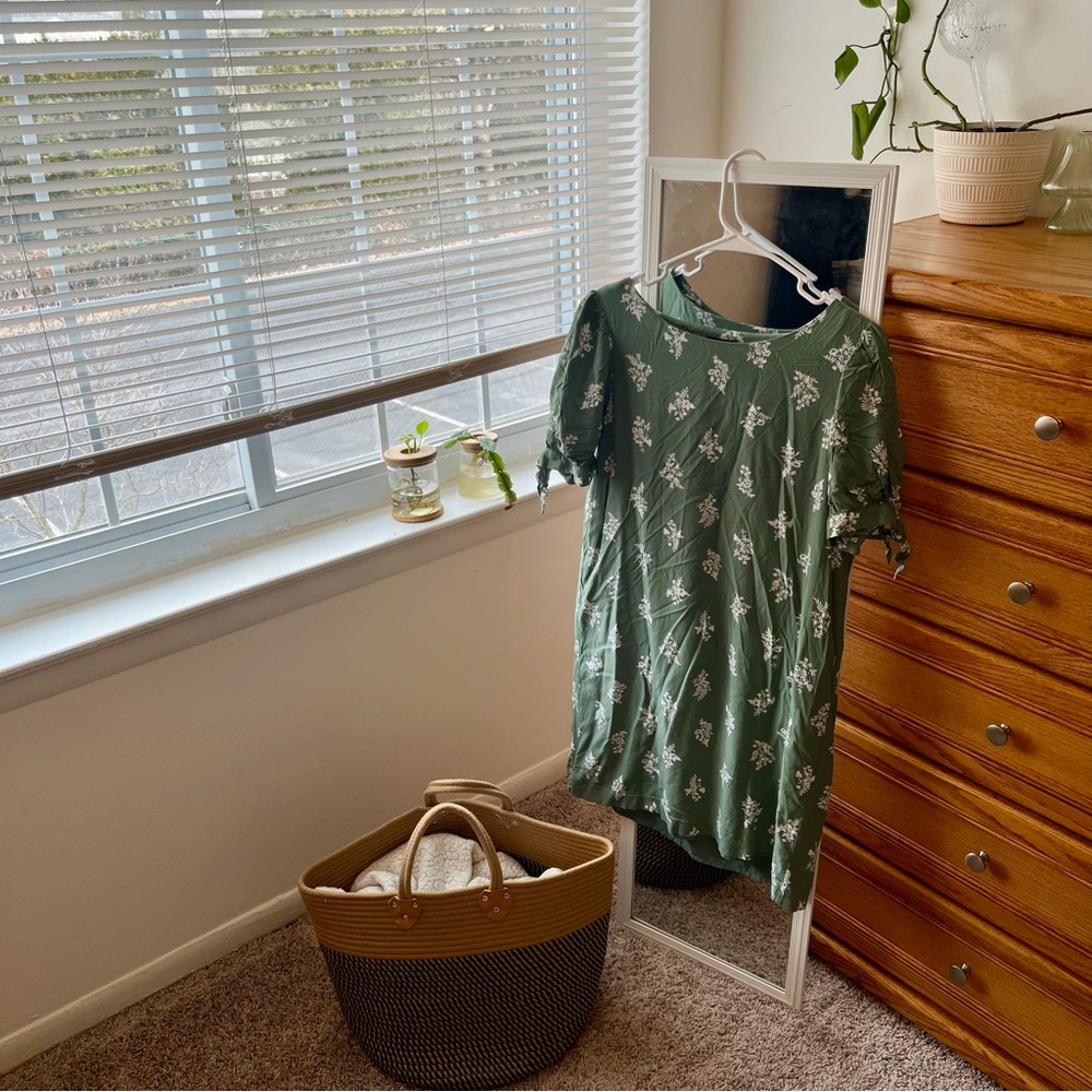 Ann Taylor Green Floral Midi Dress
